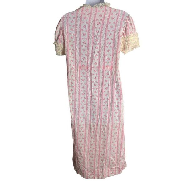 Vintage 60s Button Up Night Gown S White Pink Floral Short Sleeve Lace Pocket - Picture 4 of 5
